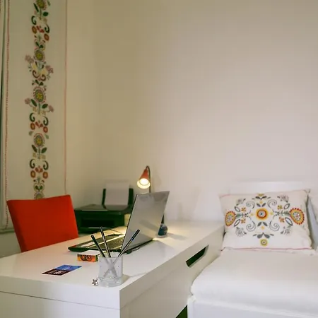 So Far So Homely * Lizbona