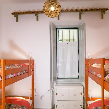 So Far So Homely אכסניה *