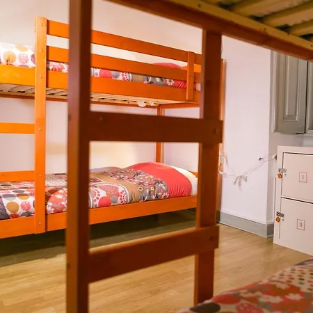 So Far So Homely אכסניה *
